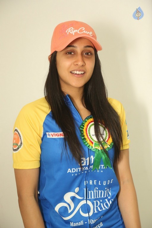 Regina Cassandra New Images - 4 / 41 photos