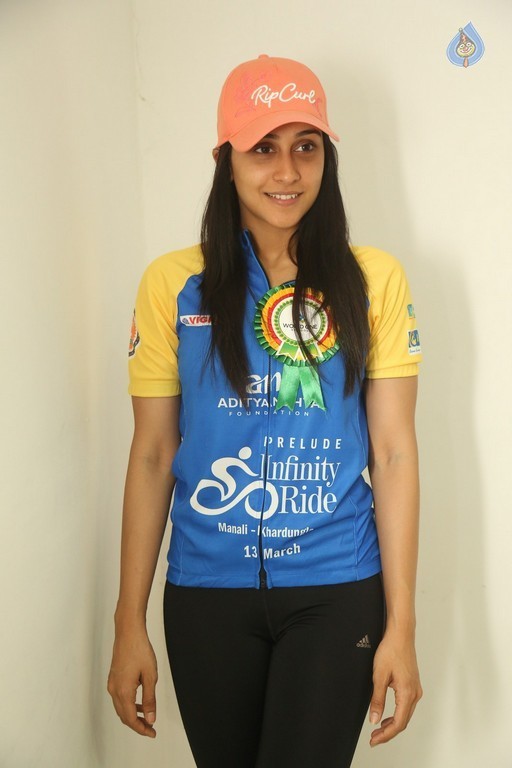Regina Cassandra New Images - 7 / 41 photos