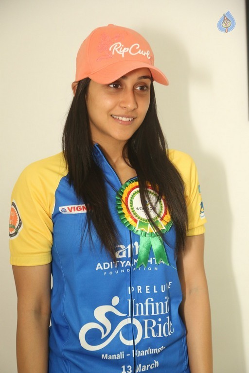 Regina Cassandra New Images - 31 / 41 photos