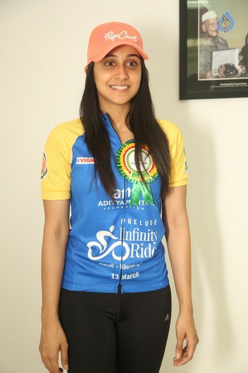 Regina Cassandra New Images - 32 / 41 photos