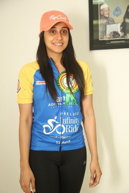 Regina Cassandra New Images - 33 / 41 photos