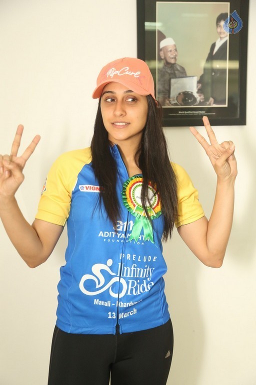 Regina Cassandra New Images - 36 / 41 photos