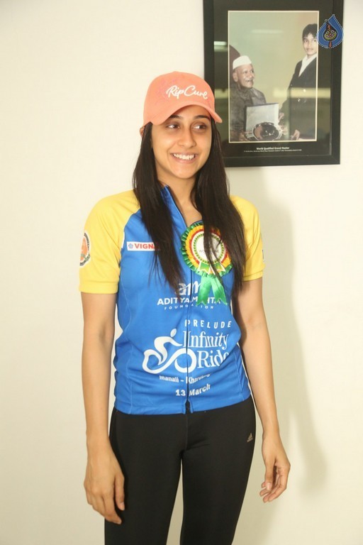 Regina Cassandra New Images - 37 / 41 photos
