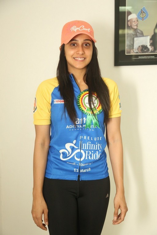 Regina Cassandra New Images - 38 / 41 photos
