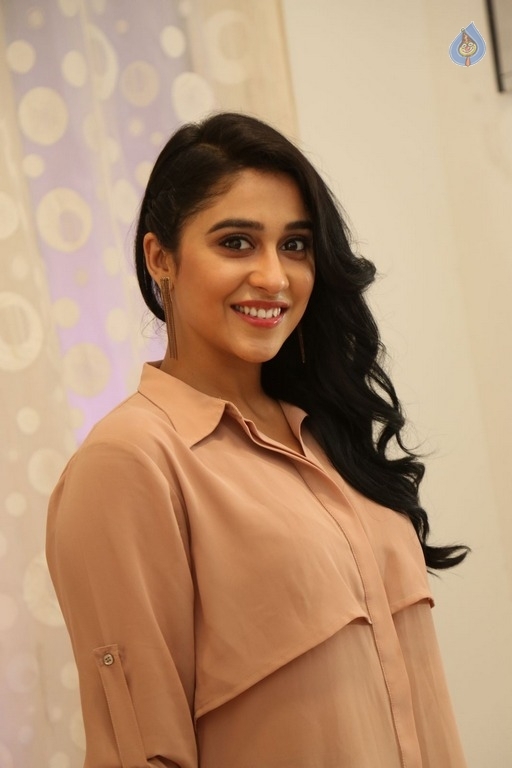 Regina Cassandra New Photos - 15 / 40 photos