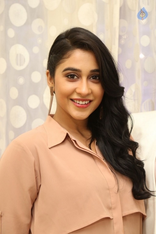 Regina Cassandra New Photos - 17 / 40 photos