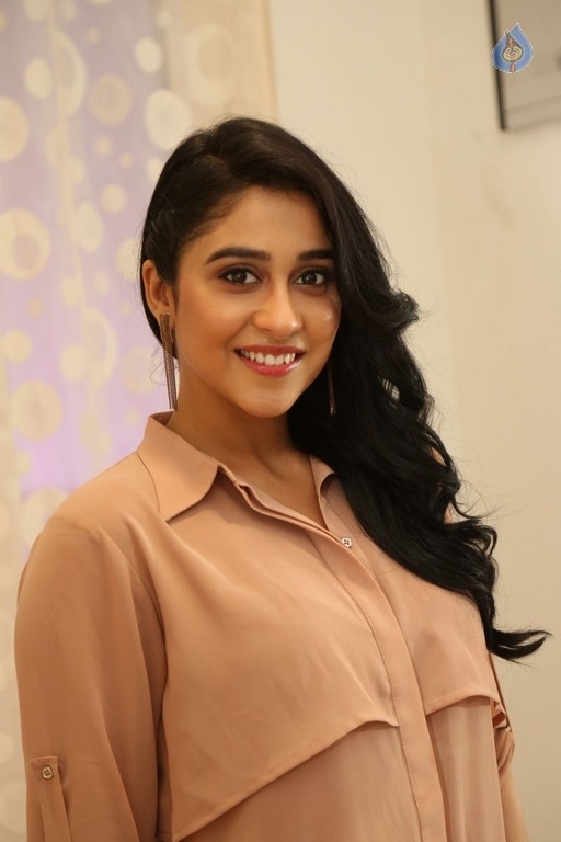 Regina Cassandra New Photos - 23 / 40 photos