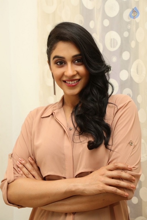 Regina Cassandra New Photos - 27 / 40 photos