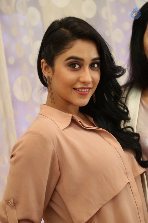 Regina Cassandra New Photos - 39 / 40 photos