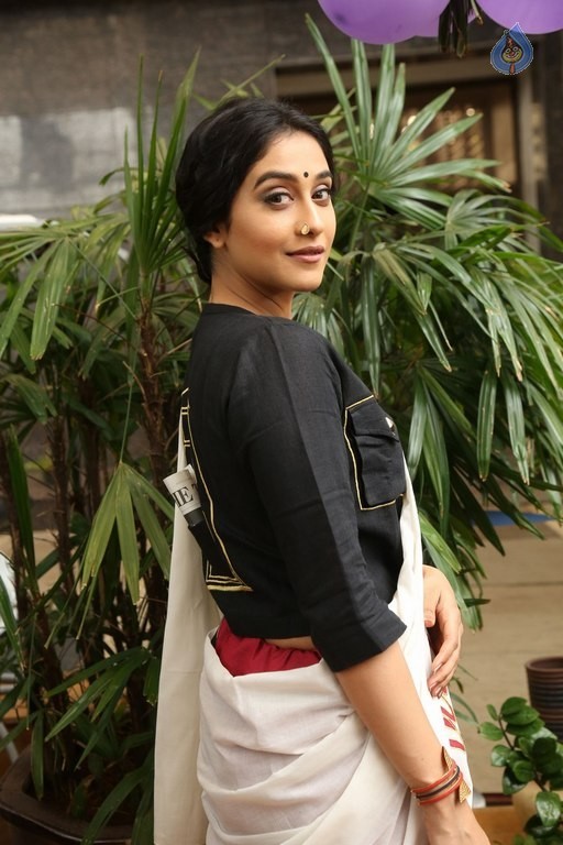 Regina Cassandra New Pics - 5 / 30 photos