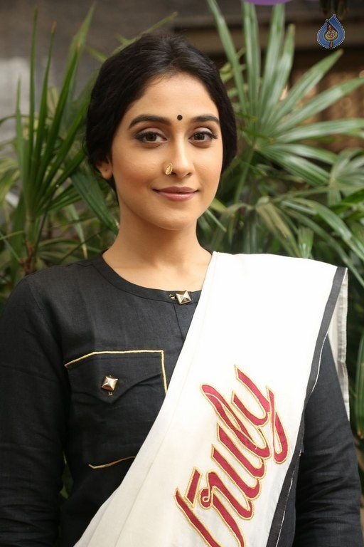 Regina Cassandra New Pics - 9 / 30 photos