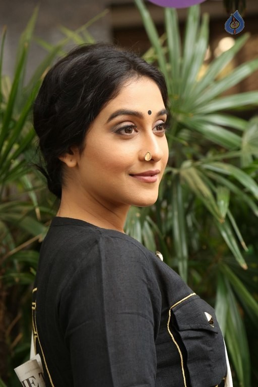 Regina Cassandra New Pics - 10 / 30 photos