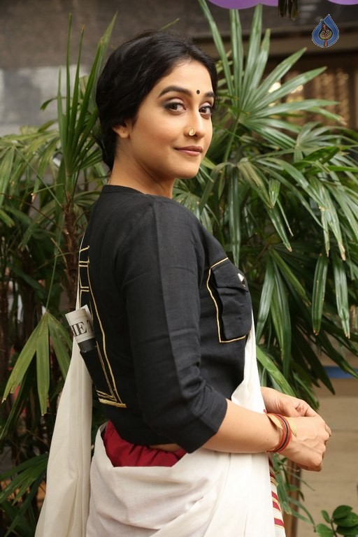 Regina Cassandra New Pics - 11 / 30 photos