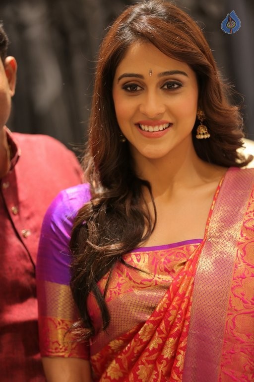 Regina Cassandra New Pics - 18 / 33 photos