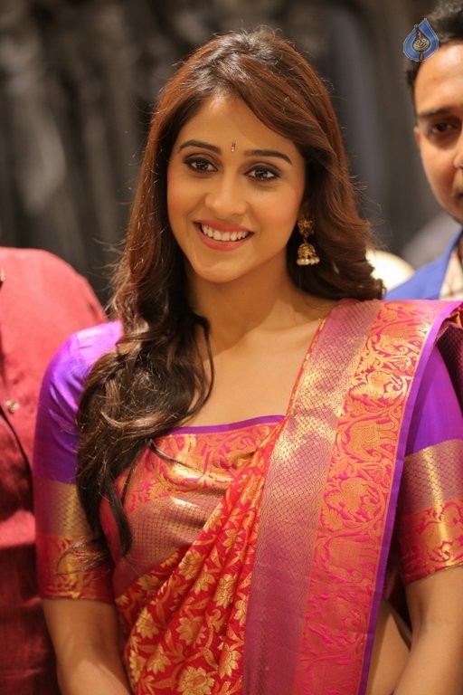 Regina Cassandra New Pics - 19 / 33 photos