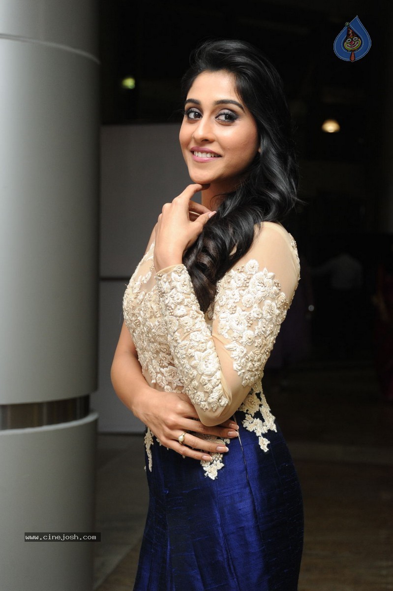 Regina Cassandra New Pics - 7 / 101 photos