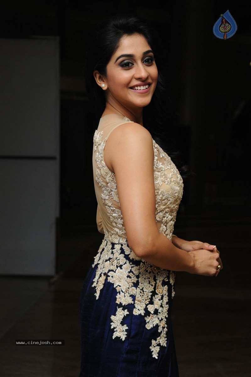 Regina Cassandra New Pics - 13 / 101 photos