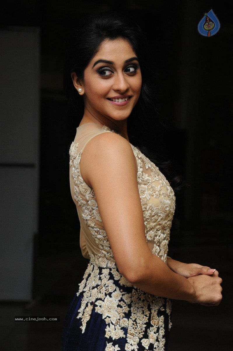 Regina Cassandra New Pics - 15 / 101 photos