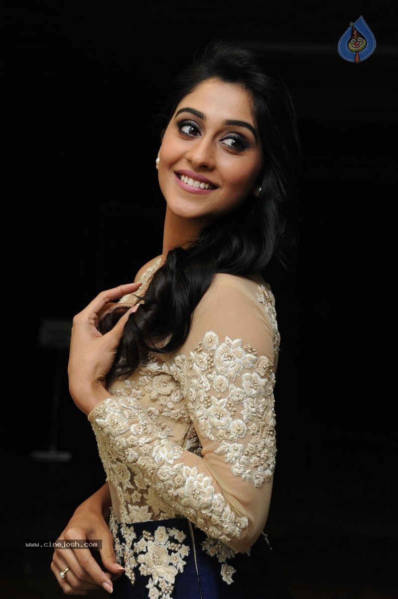 Regina Cassandra New Pics - 22 / 101 photos