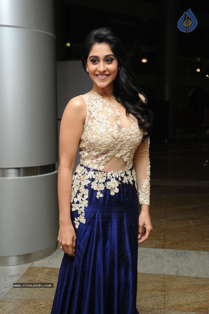 Regina Cassandra New Pics - 26 / 101 photos