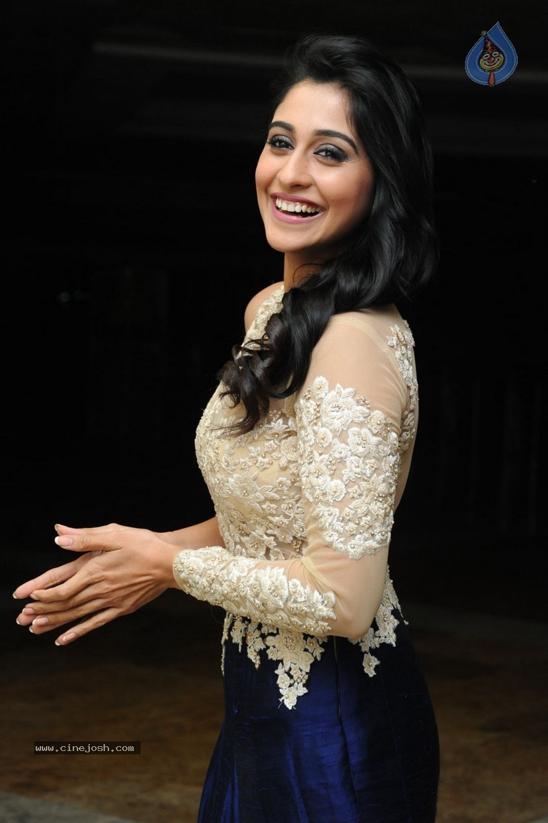 Regina Cassandra New Pics - 28 / 101 photos