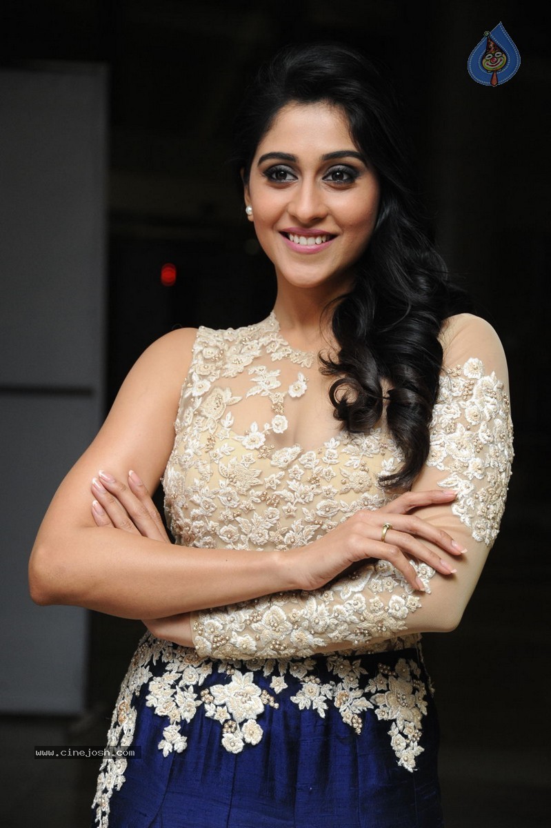 Regina Cassandra New Pics - 32 / 101 photos