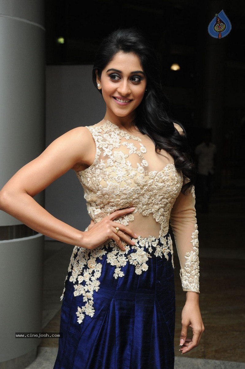 Regina Cassandra New Pics - 42 / 101 photos