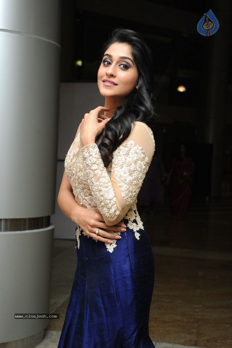 Regina Cassandra New Pics - 55 / 101 photos