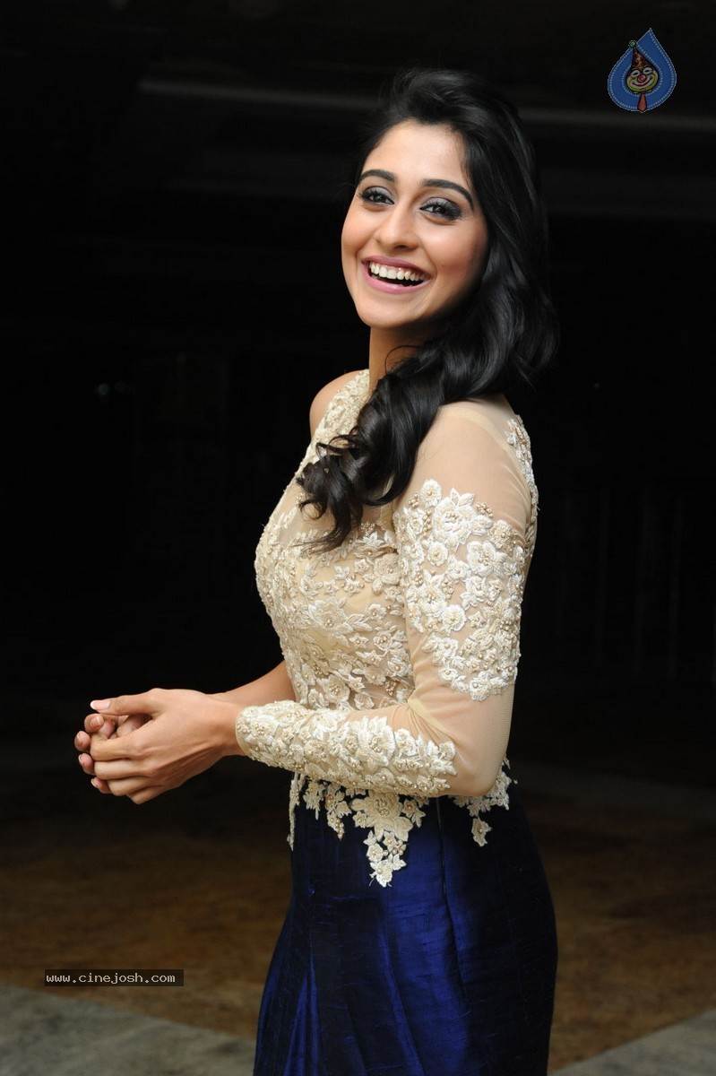 Regina Cassandra New Pics - 68 / 101 photos