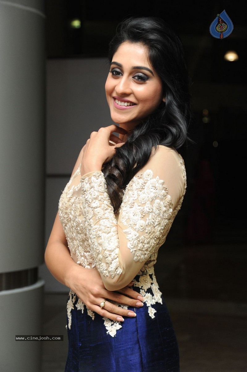 Regina Cassandra New Pics - 95 / 101 photos