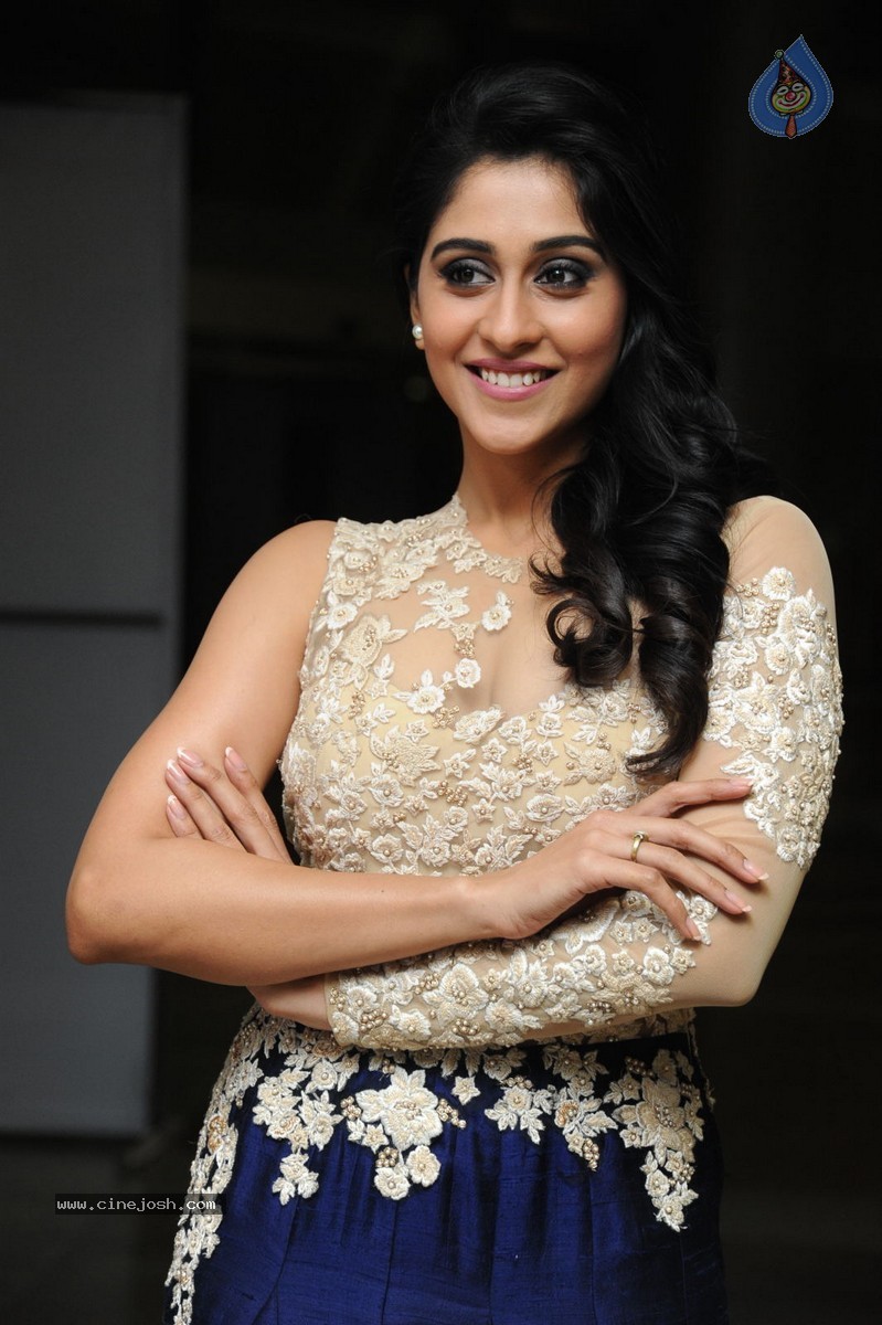 Regina Cassandra New Pics - 99 / 101 photos