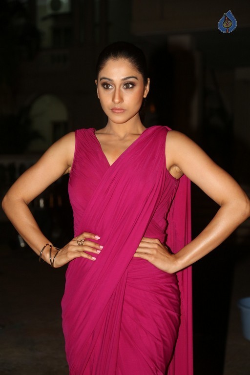Regina Cassandra New Pics - 30 / 30 photos