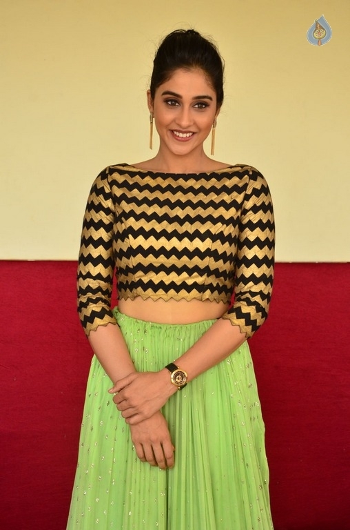 Regina Cassandra New Stills - 19 / 20 photos