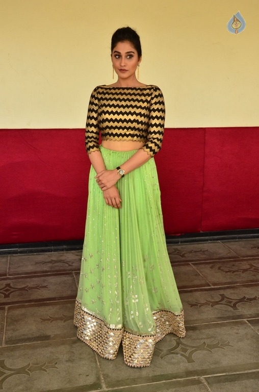 Regina Cassandra New Stills - 20 / 20 photos