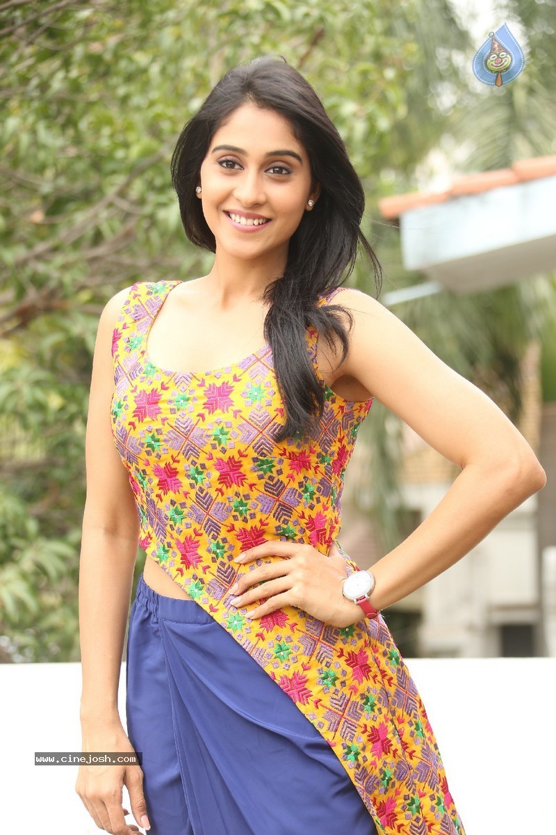 Regina Cassandra New Stills - 12 / 118 photos