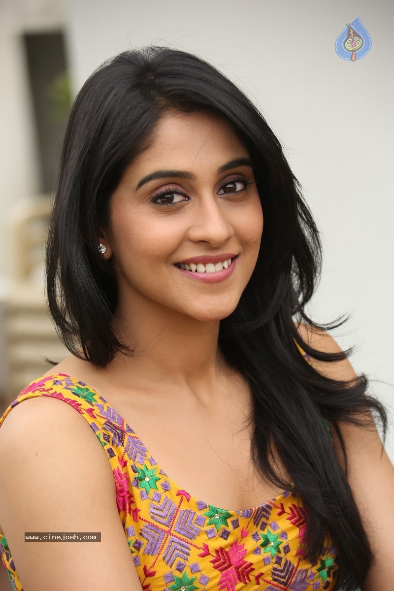 Regina Cassandra New Stills - 13 / 118 photos