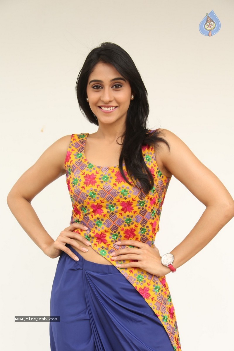Regina Cassandra New Stills - 23 / 118 photos