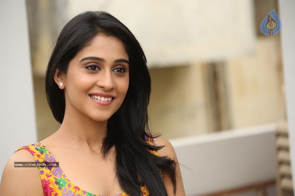 Regina Cassandra New Stills - 36 / 118 photos