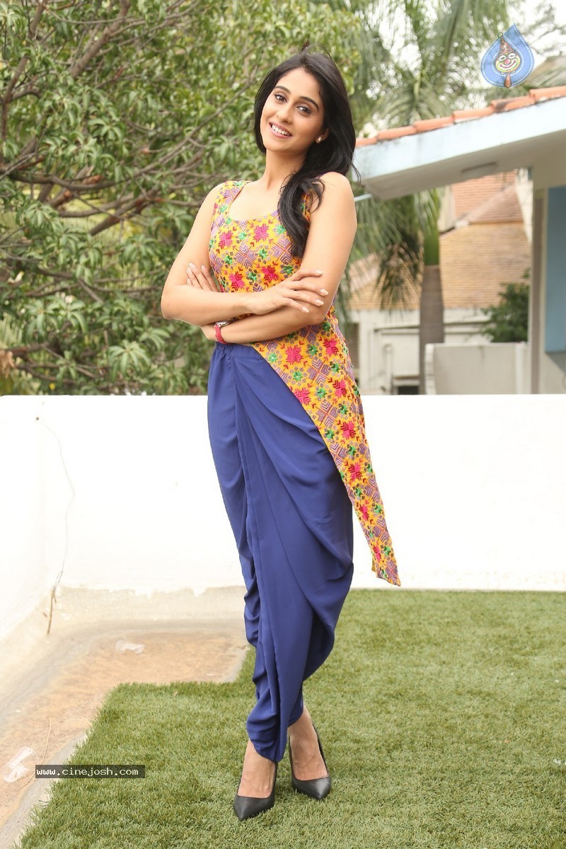 Regina Cassandra New Stills - 46 / 118 photos