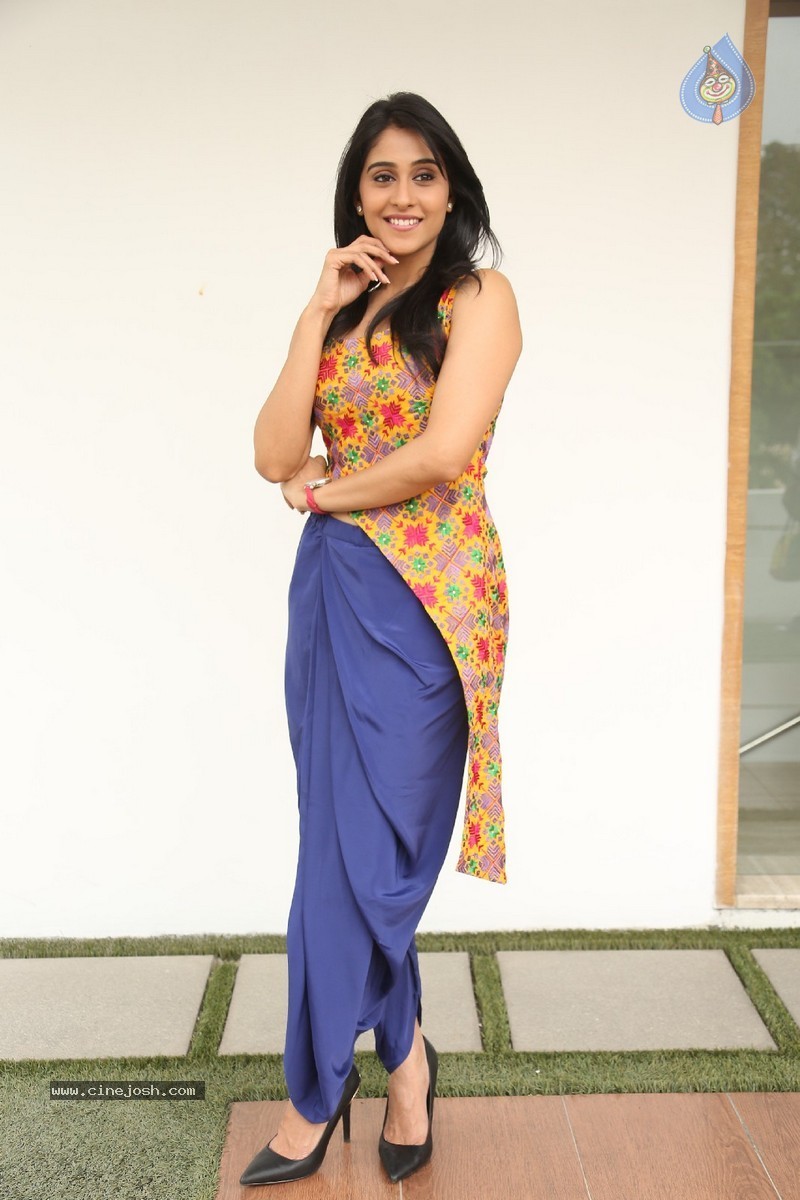 Regina Cassandra New Stills - 55 / 118 photos