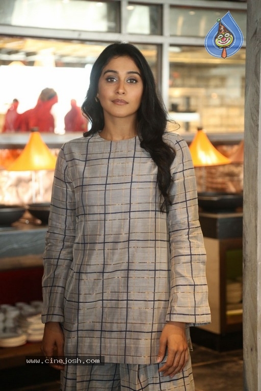 Regina Cassandra New Stills - 4 / 12 photos