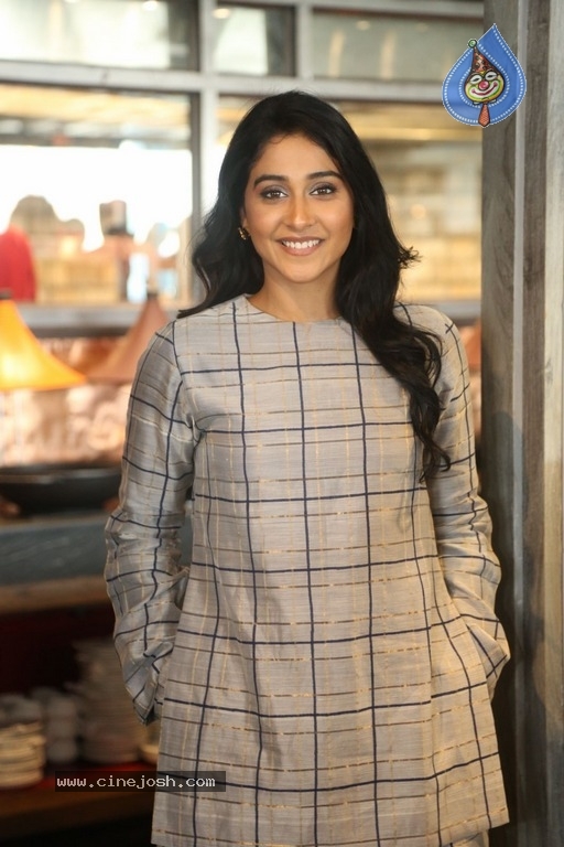 Regina Cassandra New Stills - 5 / 12 photos
