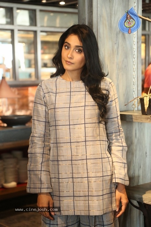 Regina Cassandra New Stills - 8 / 12 photos