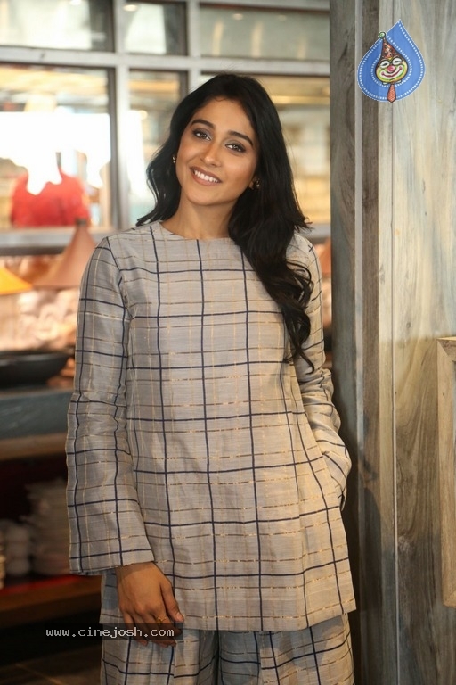 Regina Cassandra New Stills - 11 / 12 photos