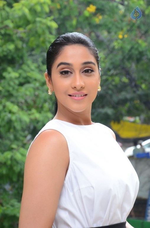 Regina Cassandra New Stills - 3 / 41 photos