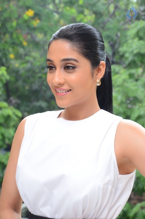 Regina Cassandra New Stills - 16 / 41 photos