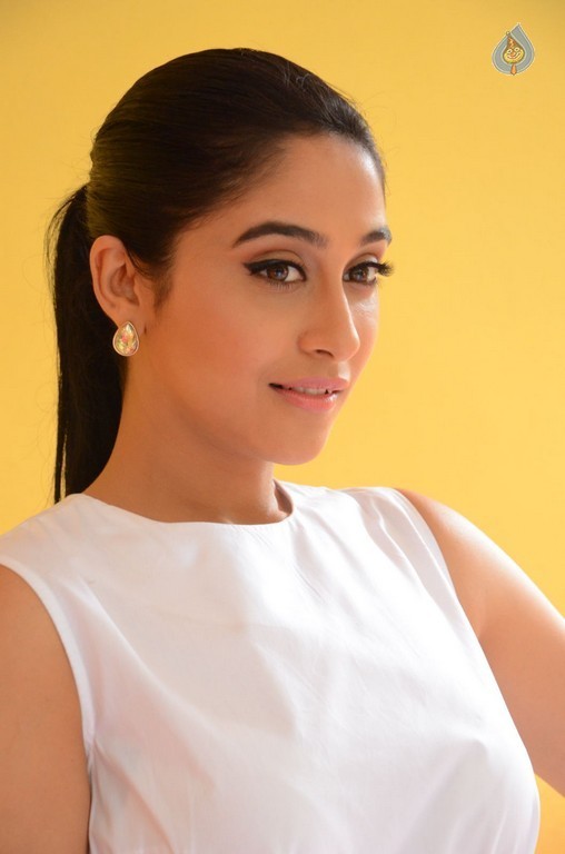 Regina Cassandra New Stills - 20 / 41 photos