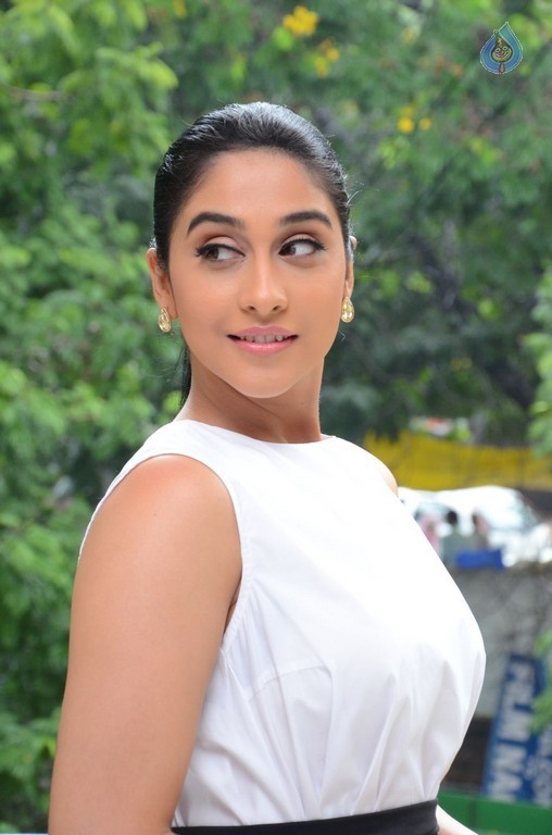 Regina Cassandra New Stills - 25 / 41 photos
