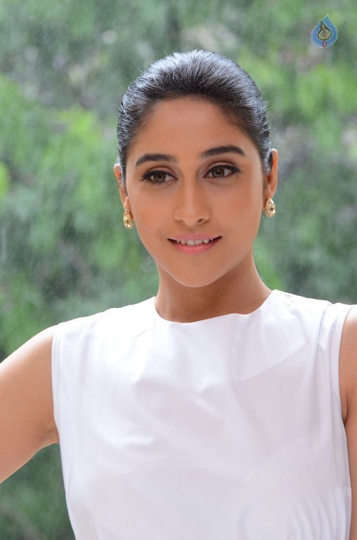 Regina Cassandra New Stills - 30 / 41 photos