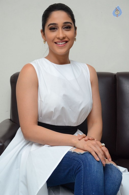 Regina Cassandra New Stills - 34 / 41 photos
